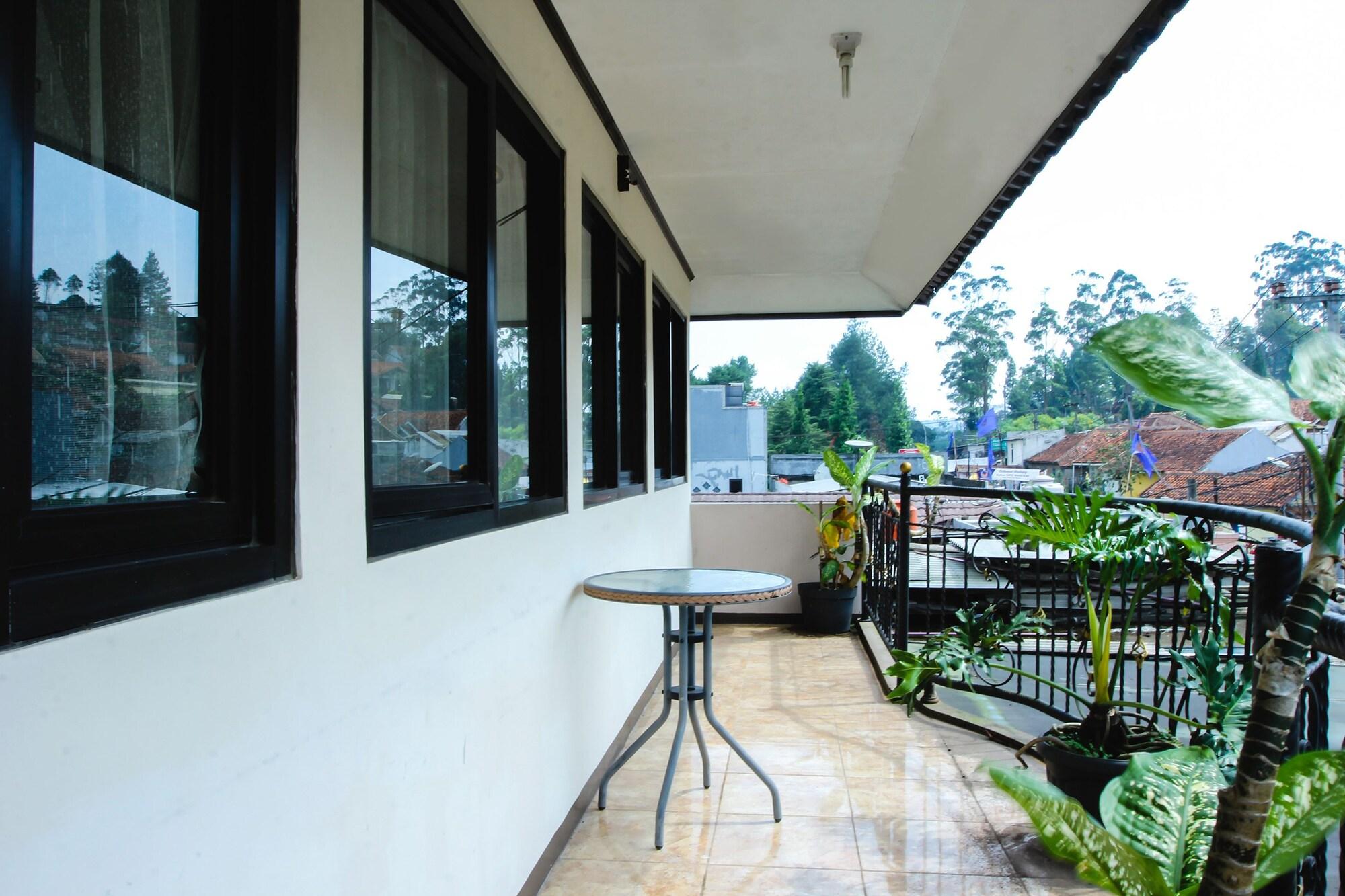 Hotel Reddoorz Near Cikole Lembang Extérieur photo