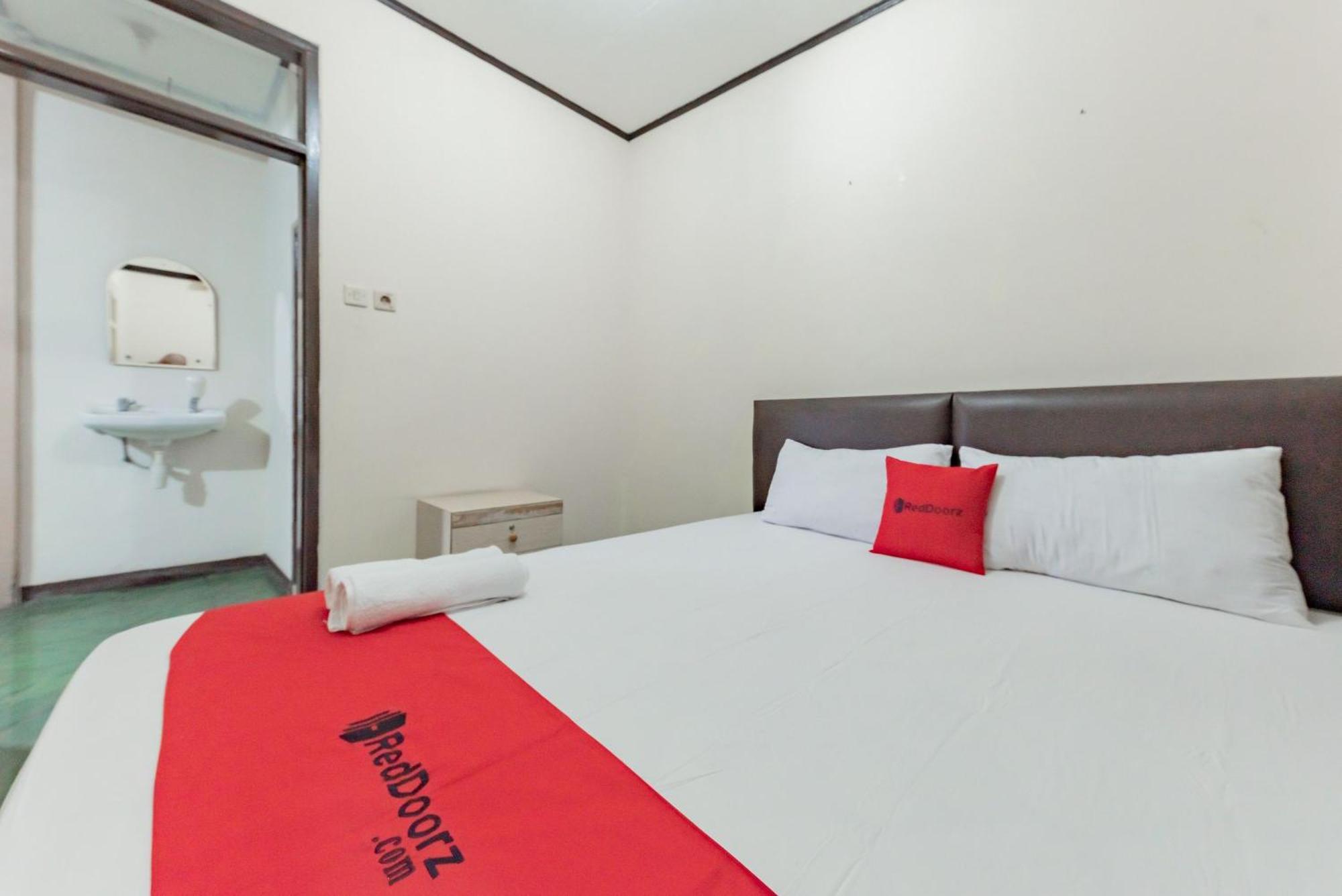 Hotel Reddoorz Near Cikole Lembang Extérieur photo