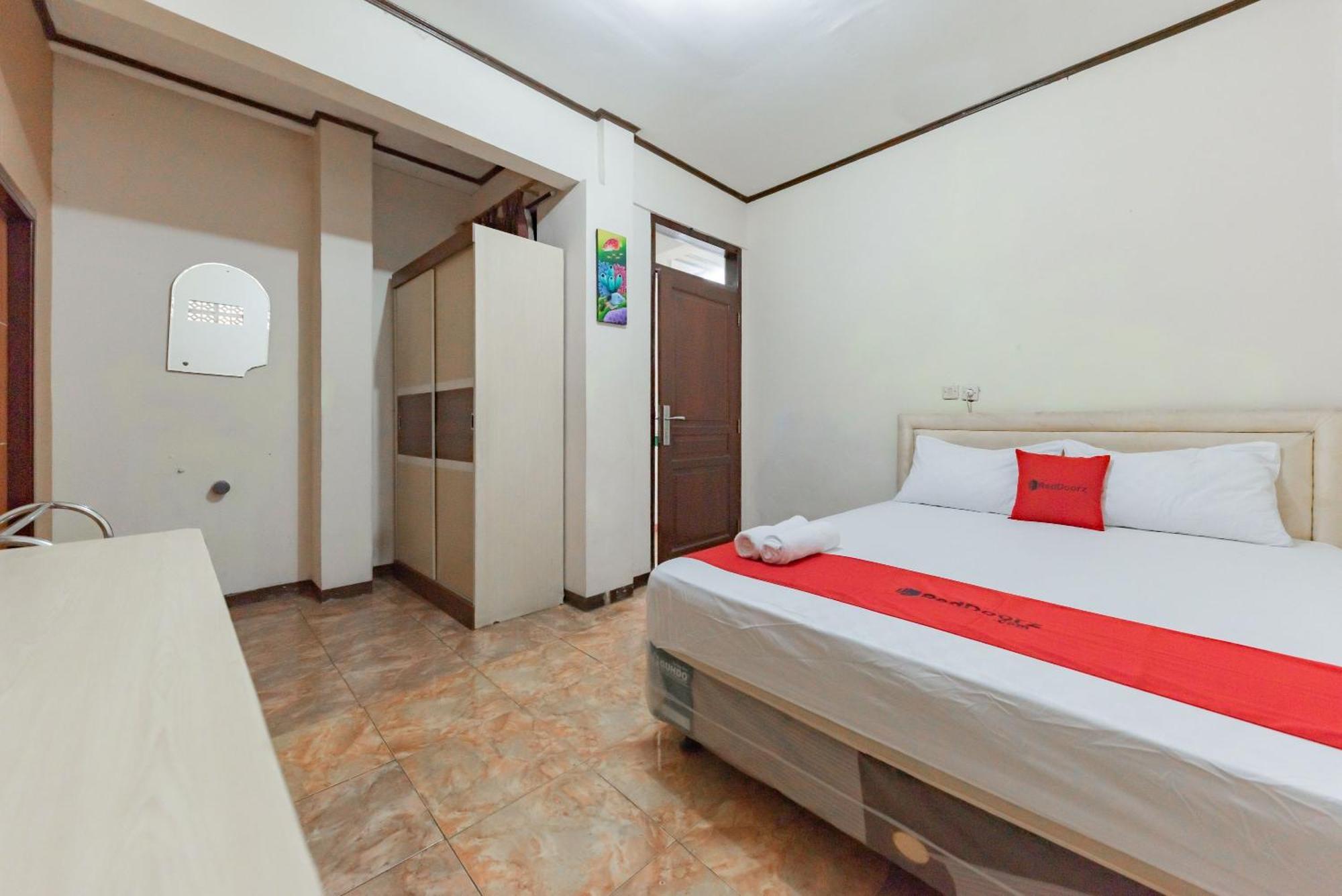 Hotel Reddoorz Near Cikole Lembang Extérieur photo