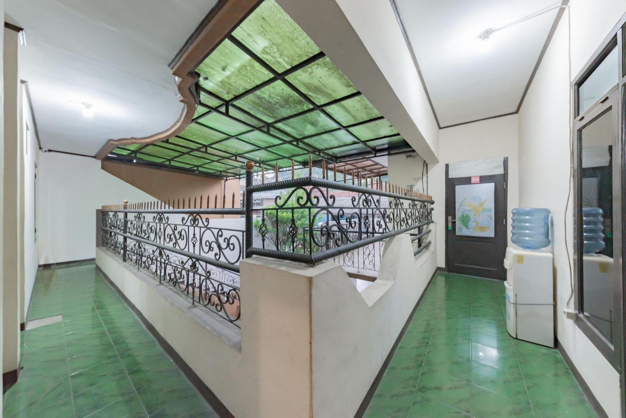 Hotel Reddoorz Near Cikole Lembang Extérieur photo
