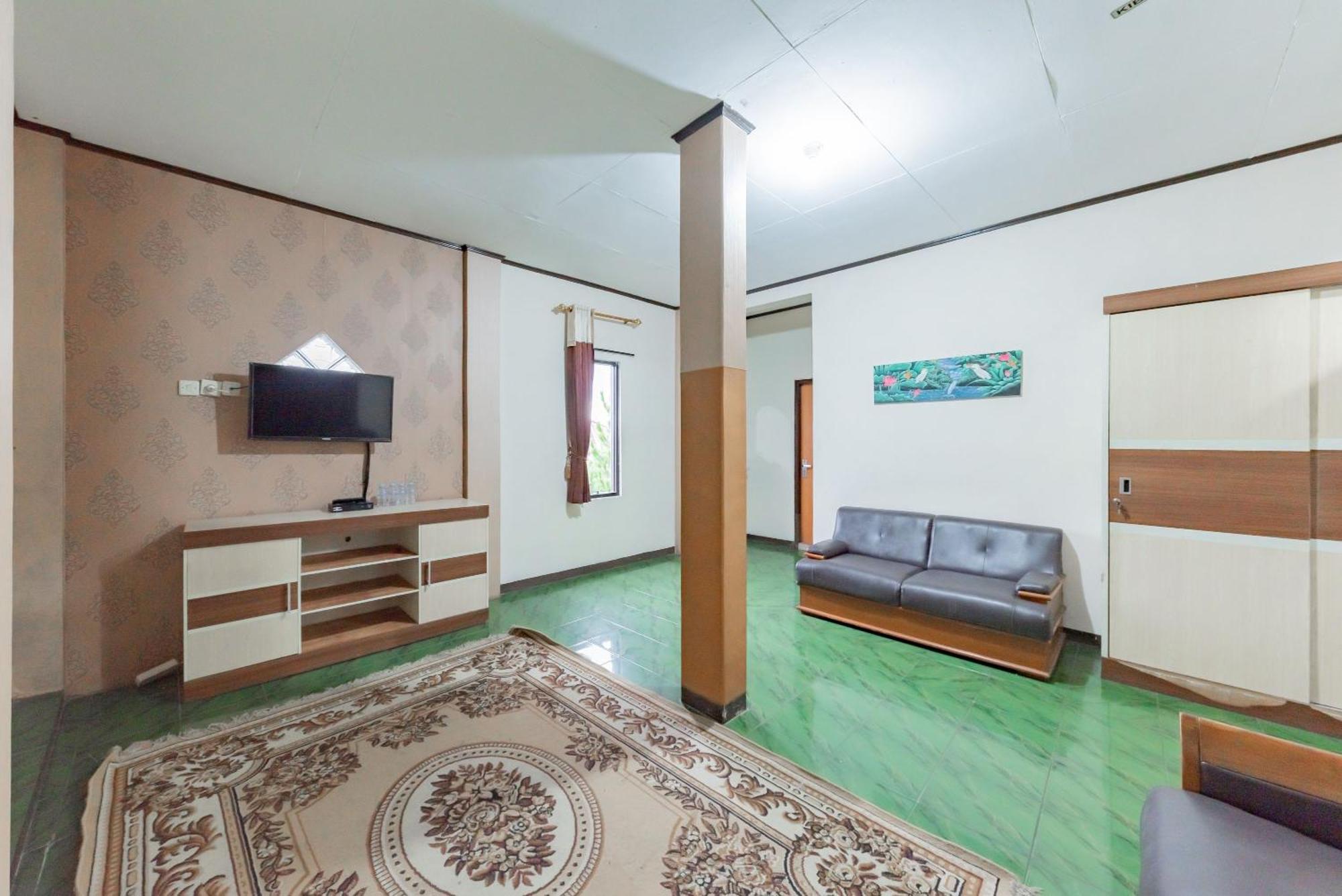 Hotel Reddoorz Near Cikole Lembang Extérieur photo