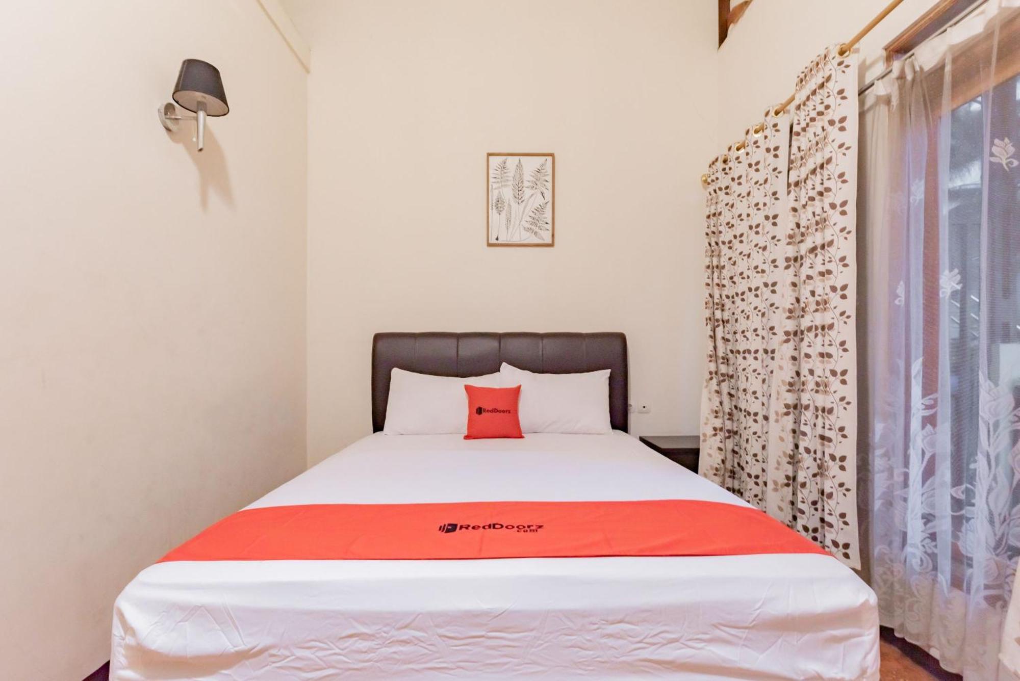 Hotel Reddoorz Near Cikole Lembang Extérieur photo