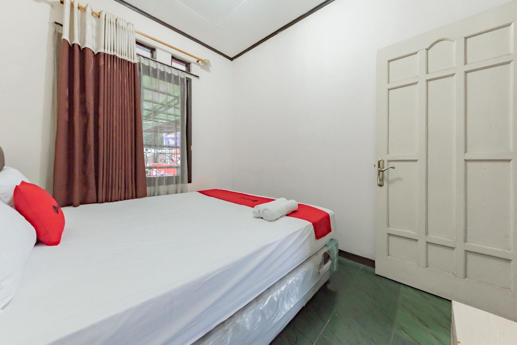 Hotel Reddoorz Near Cikole Lembang Extérieur photo