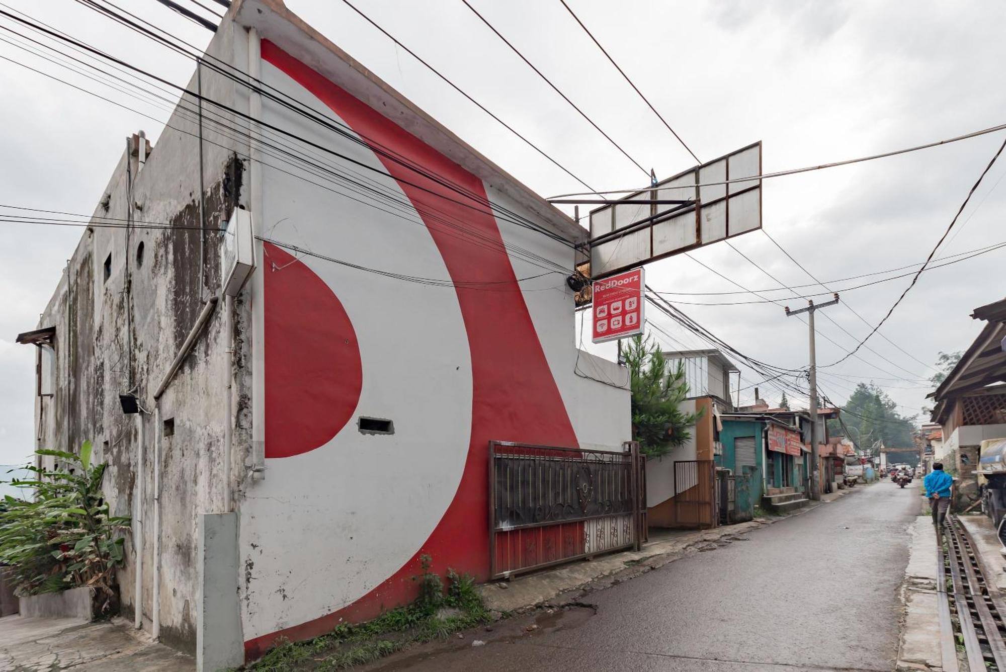 Hotel Reddoorz Near Cikole Lembang Extérieur photo