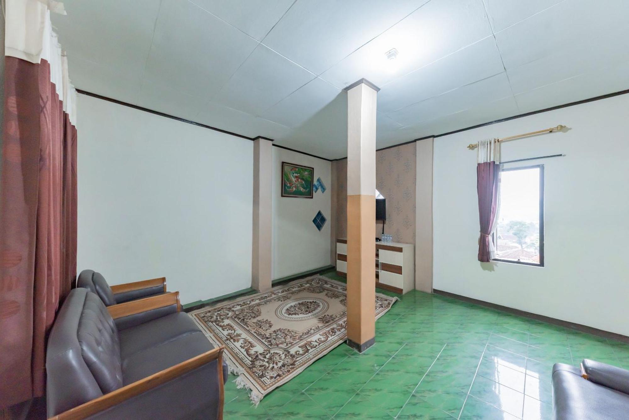Hotel Reddoorz Near Cikole Lembang Extérieur photo