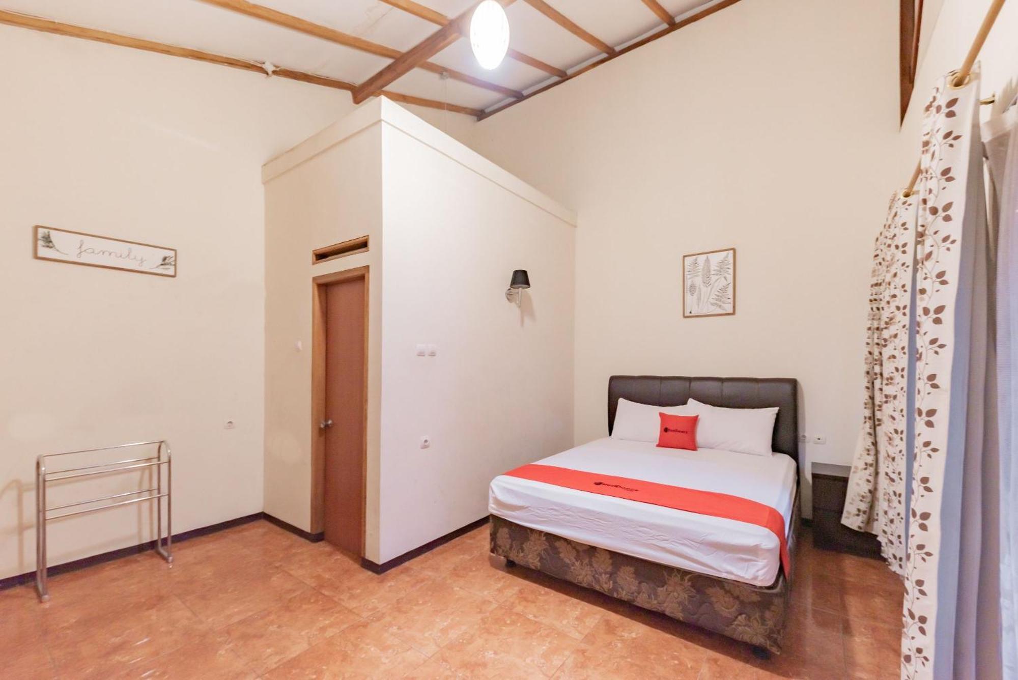 Hotel Reddoorz Near Cikole Lembang Extérieur photo