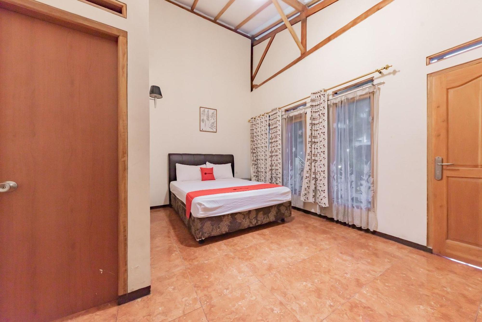 Hotel Reddoorz Near Cikole Lembang Extérieur photo